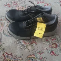 یک جفت کفش کار سایزه ۴۲ نو