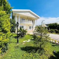 باغ ویلای ۵۵۰ متری ** استخردار **