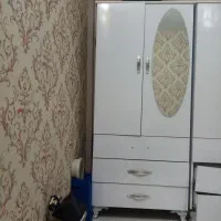 کمد دراور نوجوان