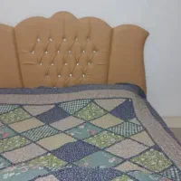سرویس خواب دو نفره همراه با دو پاتختی|تخت و سرویس خواب|شیراز, گلشن|دیوار