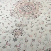 فرش کرم ۹متری خوش رنگ و تمیز ومرتب گلی
