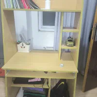 میز تحریر جا دار و کمد کاملا سالم قیمت مناسب