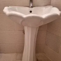 روشویی ساده برپایه وآیینه دستشویی|لوازم سرویس بهداشتی|اندیشه, اندیشه فاز ۵|دیوار