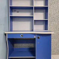 میز تحریر و کتابخانه