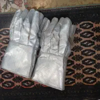 دو جفت دستکش و دو عدد ماسک