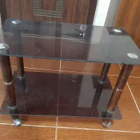 میز شیشه ایی چرخدار سالم