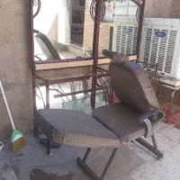 میز ارایش  یک صندلی کار