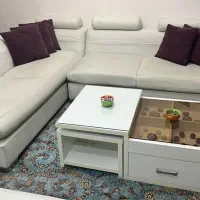 مبل ال ۶نفره چرم سفید + میز وسط + صندلی تک گردون