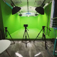 تولیدکننده محتوا با تیم کامل(فیلمبرداری،ادمینی و.)