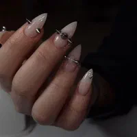مجموعه تخصصی کاشت ناخن و مژه ، پدیکور و کفسابی|خدمات آرایشگری و زیبایی|مشهد, آزادشهر|دیوار