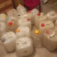 تعدادی گالن سالم و تمیز