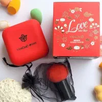 مقداری لوازم ارایشی