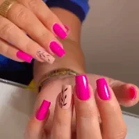 خدمات و آموزش کاشت ناخن