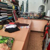 ویترین ومقدار ی لباس وپارچه