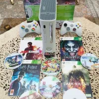 ایکس باکس ۳۶۰ با ۲ تا دسته بازی و تعدادی DVD بازی