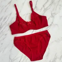 لباس زیرزنانه بفروش میرسدشورت سوتین تک موجوده