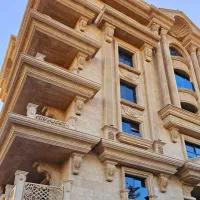 سو  پر  سنگ  طلا  یی /  نقد  ی و. شر  ا  یط