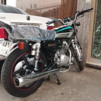 هندا ۲۰۰ مدل ۱۴۰۳ با کلاه کاسکت