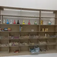 قفسه و استند شکلات