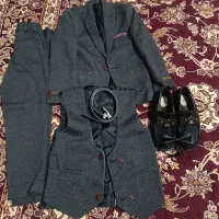 فروشه کت شلوار بچه گانه یک شب عروسی پوشیده شده