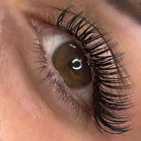 آموزش وخدمات کاشت  مژه