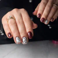 آموزش کاشت ناخن حرفه ای با قیمت ویژه