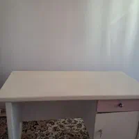 تخت فرفورژه،  کمد ویترین دار و میز کار