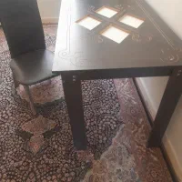 میز ۴ نفره و یک صندلی