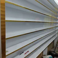 ویترین مغازه کفش فروشی