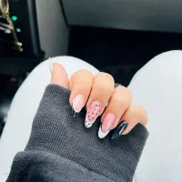 کاشت ناخن تخفیفی|خدمات آرایشگری و زیبایی|رشت, معلم|دیوار