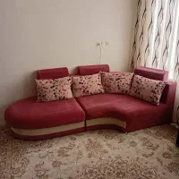 مبل نیم ست/ ۲ عدد راحتی + ۴ عدد کوسن/ سالم و تمیز