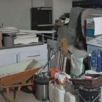 پروژکتورکپسول گازمیزکمدومقداری زیادی لوازم