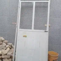 درب آهنی و پنجره
