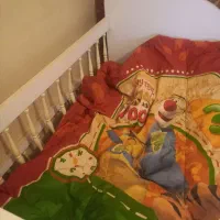 تخت بچه با کمد دو کشو و صندلی اصلی دلیجان|تخت و صندلی بچه|کرمانشاه, |دیوار