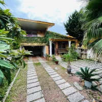 ویلا-باغ-دار-نیم-پیلوت-220متری-سند-شش-دانگ-شهرکی