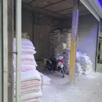 کارگر بارگیری مصالح ساختمانی