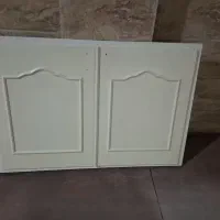 درب با چار چوب. چوبی