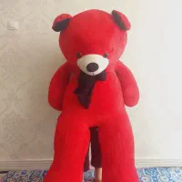عروسک خرس قرمز رنگ