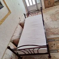 تخت خواب بزرگ یک نفره