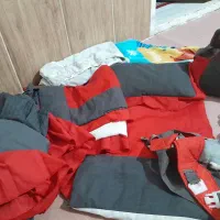 وسایل  بچه گهواره هم جمع کرده هستش قطعه ای پنجاه