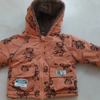 تعدادی کاپشن و لباس بچگانه