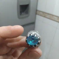 انگشترفاخر نقره ی اصل دست سازوالماس ارزشمند توپاز