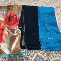 تعداد زیادی شال و روسری
