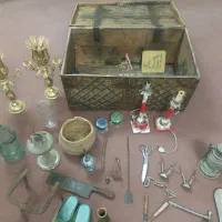 اجناس قدیمی .|کلکسیون اشیاء عتیقه|زارچ, |دیوار