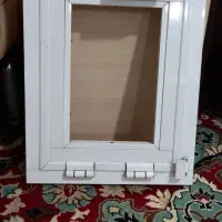 آیینه و مقداری لوازم خانه