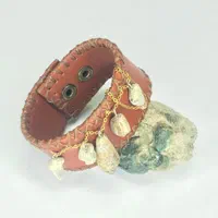 دستبند چرم و سنگ فسیل کریستالیزهFossil bracelet
