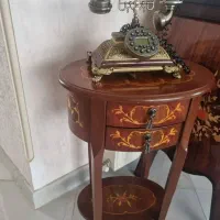 تلفن و میز تلفن