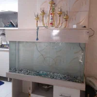 اکواریوم شیشه خم یک  متری با میز پایه