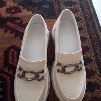 کفش لژدار کرمی