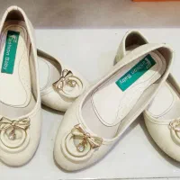 تعدادی کفش بچگونه و زنونه در حد نو|کیف، کفش، کمربند|اشتهارد, |دیوار